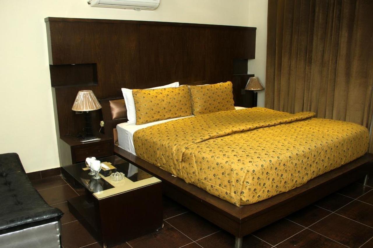 Bling Hotel International 木尔坦 外观 照片