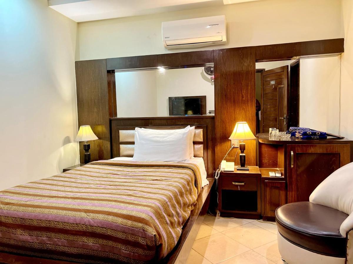 Bling Hotel International 木尔坦 外观 照片