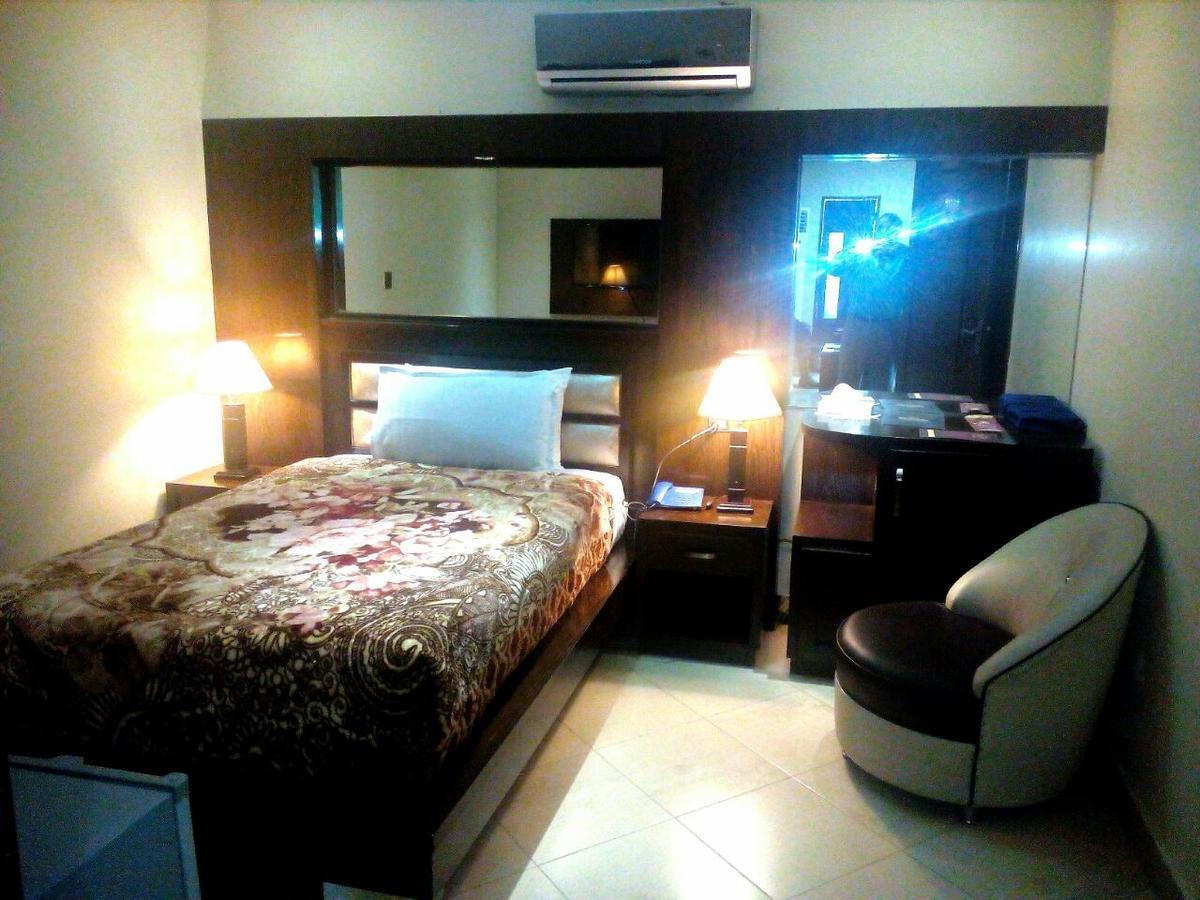 Bling Hotel International 木尔坦 外观 照片