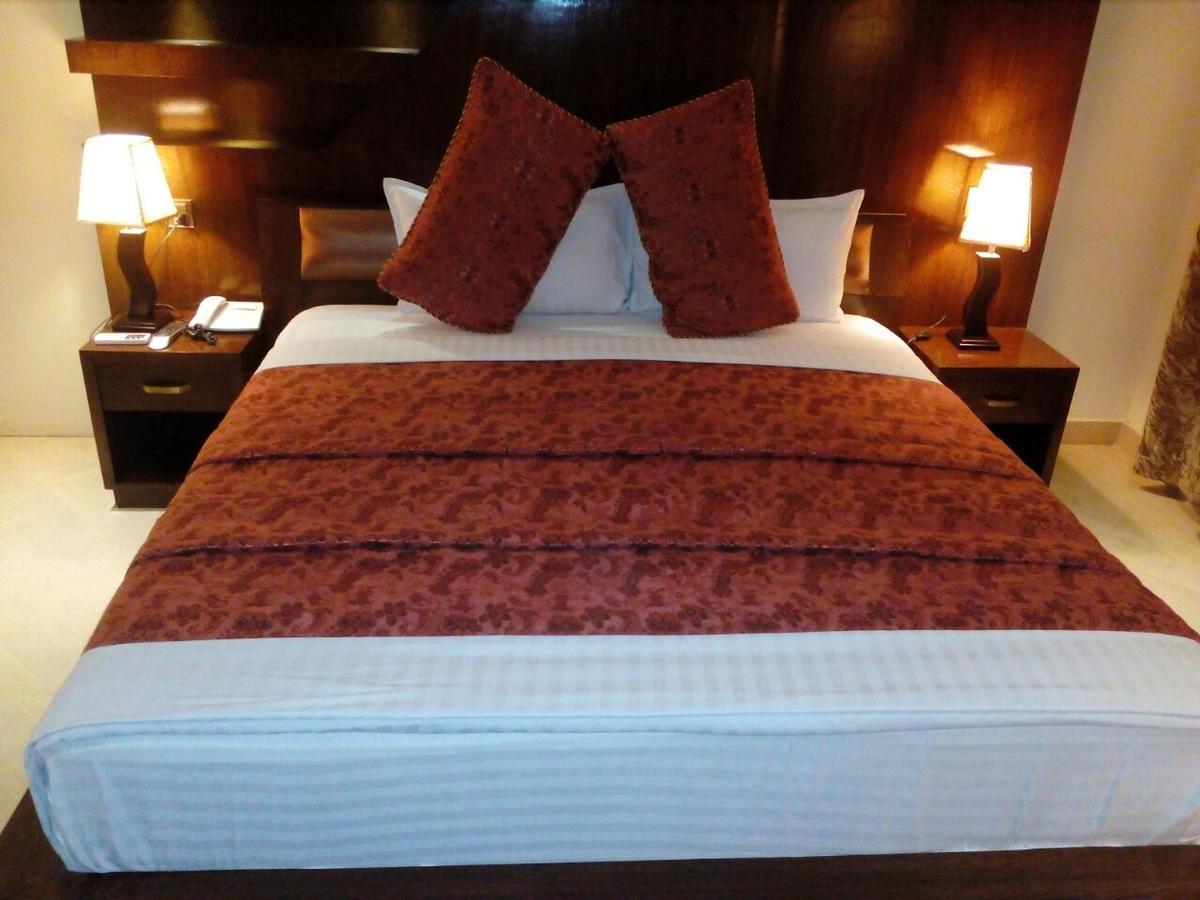 Bling Hotel International 木尔坦 外观 照片