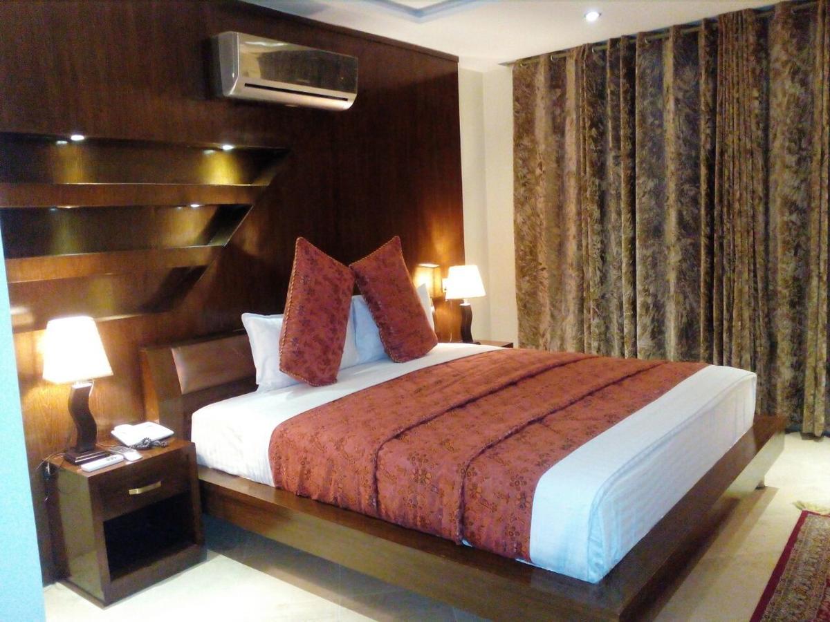 Bling Hotel International 木尔坦 外观 照片