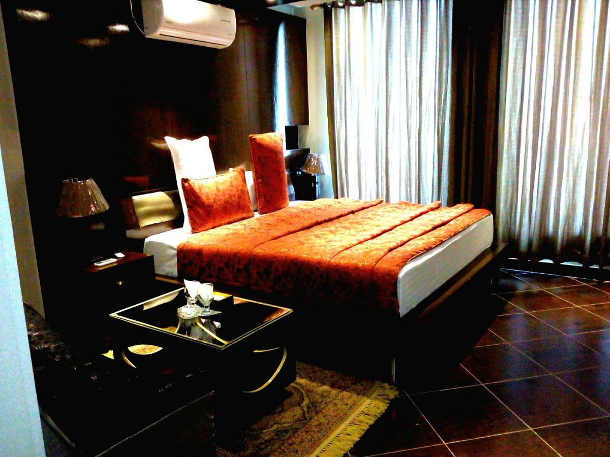 Bling Hotel International 木尔坦 外观 照片