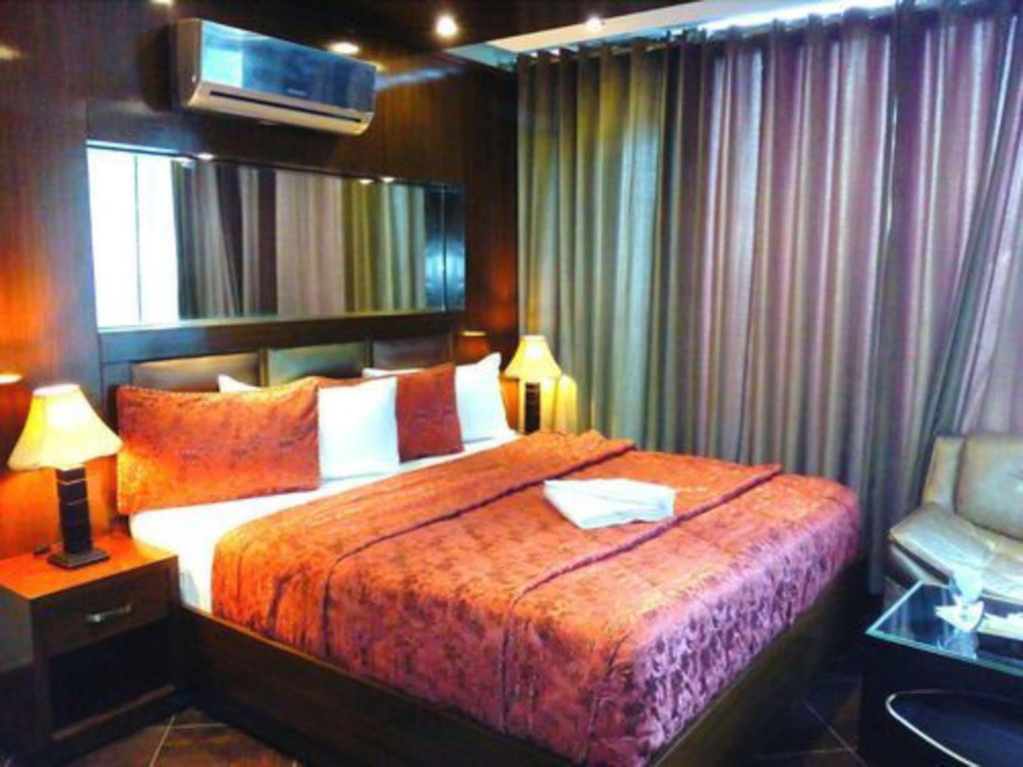 Bling Hotel International 木尔坦 外观 照片