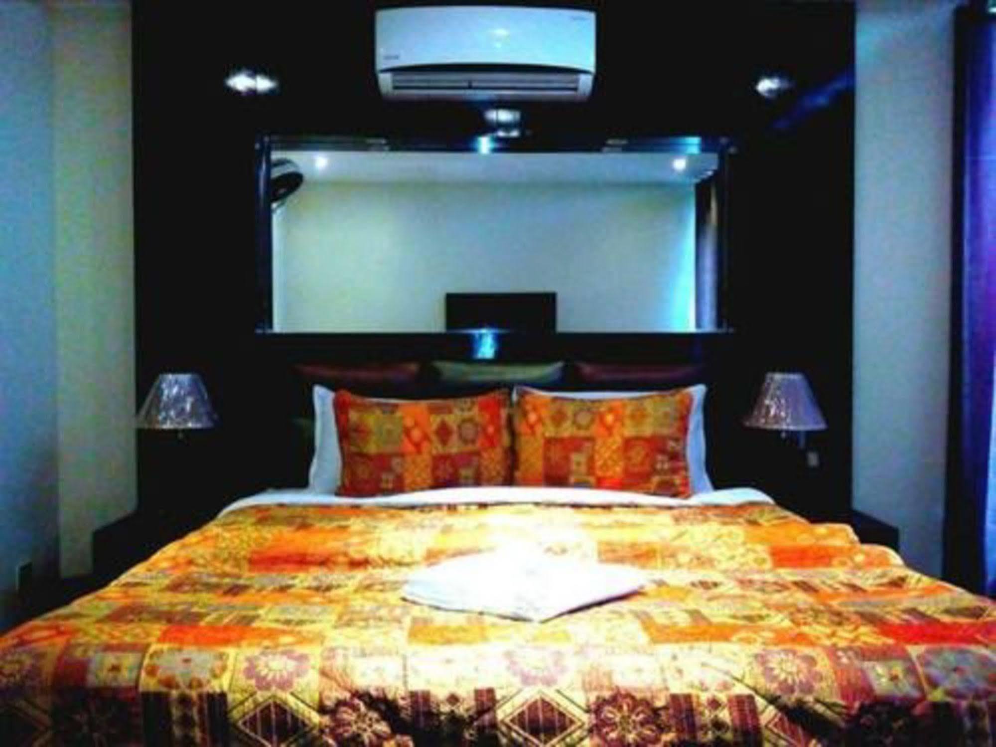 Bling Hotel International 木尔坦 外观 照片