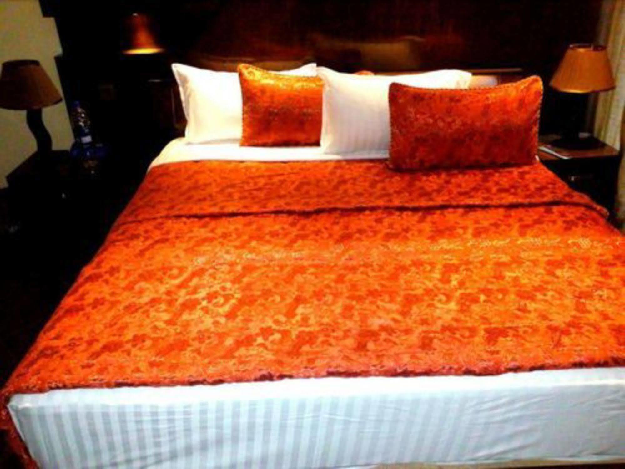 Bling Hotel International 木尔坦 外观 照片