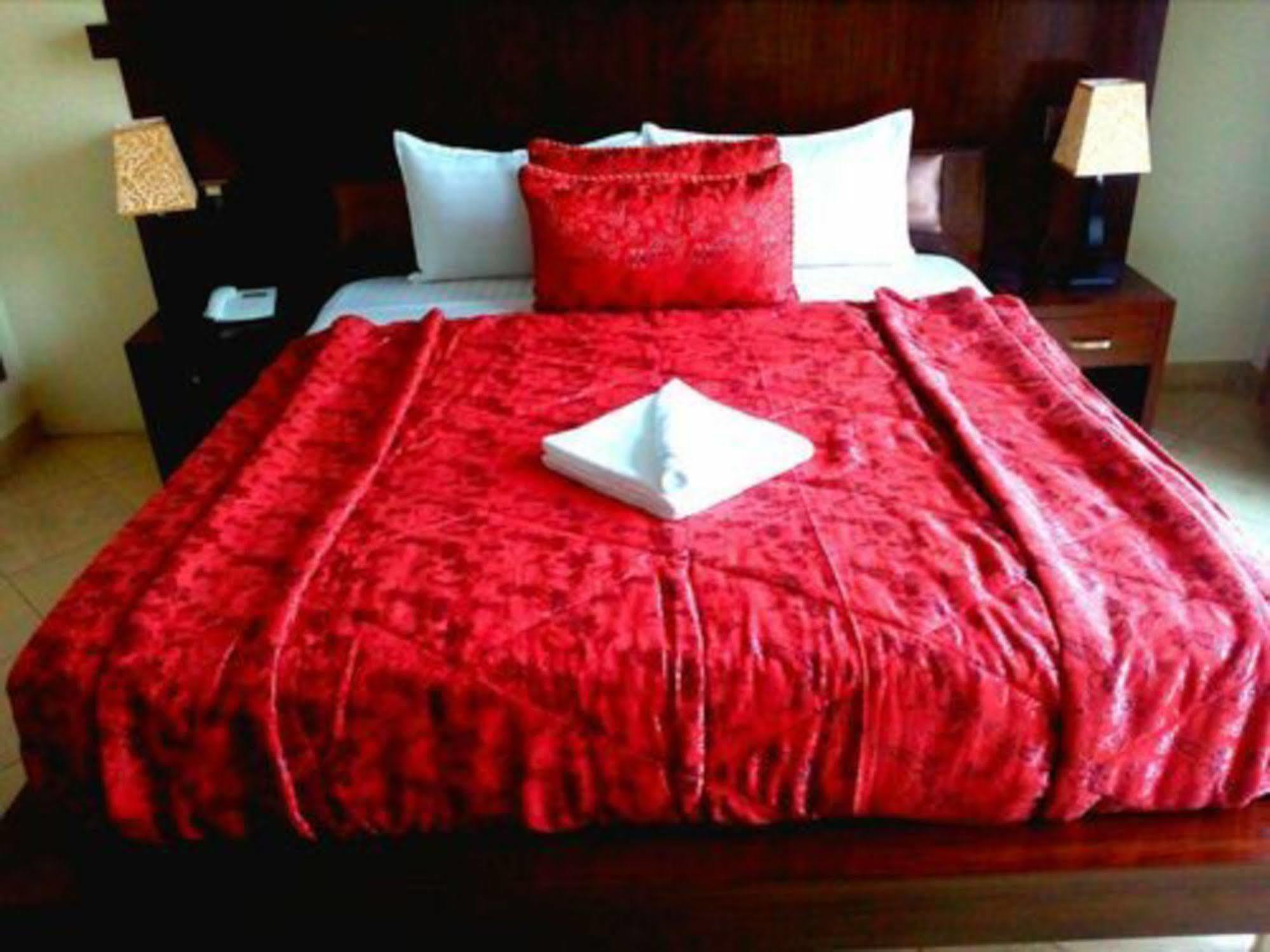 Bling Hotel International 木尔坦 外观 照片