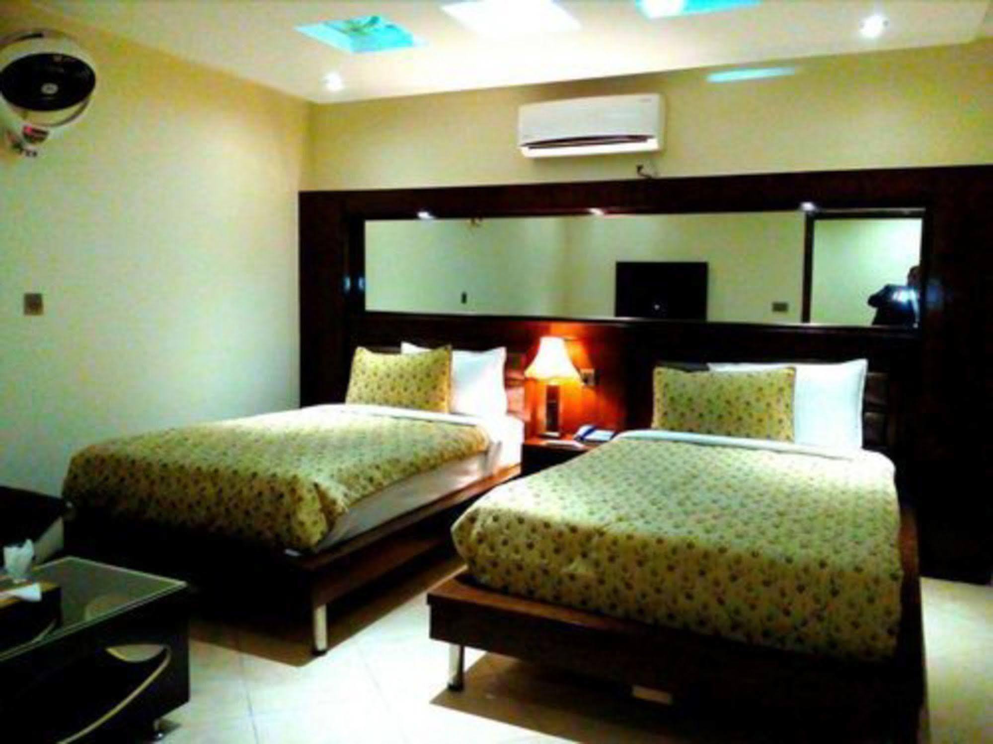 Bling Hotel International 木尔坦 外观 照片